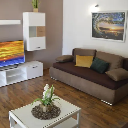 Lily Apartmán